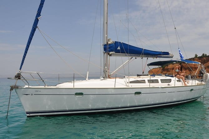 Two-Hour Private Sailing Trip in Lisbon - Entering the Lisbon Skyline from the Water