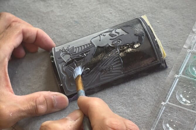 Ukiyoe Art on Glass Labels for Japanese Sake - Taking in the Craftsmanship of Glass Painting