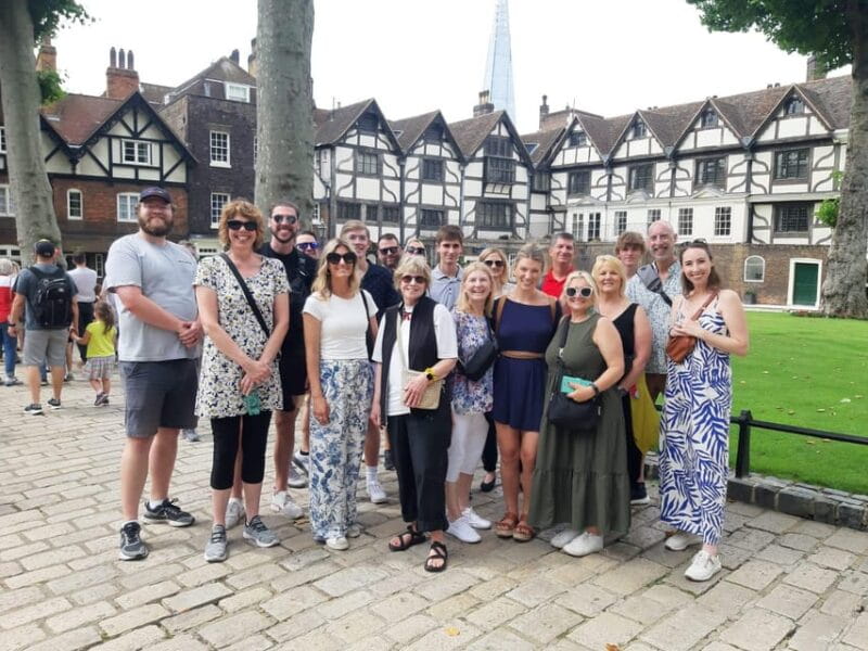 Ultimate Tower of London, Beefeater Welcome & Crown Jewels - Discovering the Tower of London: An Authentic and Informative Experience