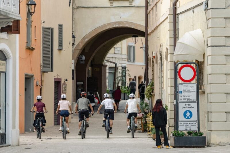 Umbria: E-Bike Rental and Fresh EV Olive Oil Tasting - Key points / Takeaways