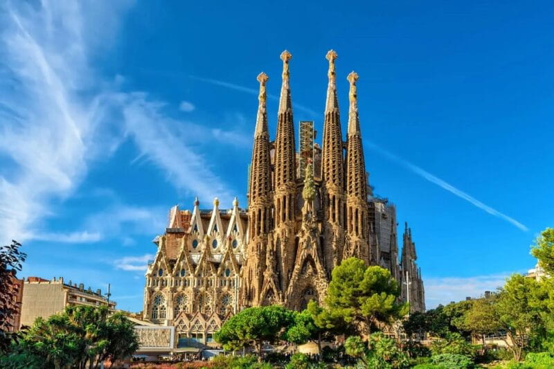 Uncover Sagrada Familia: Gaudís Designs and Museum Exhibits - Entering the World of Gaudí’s Masterpiece