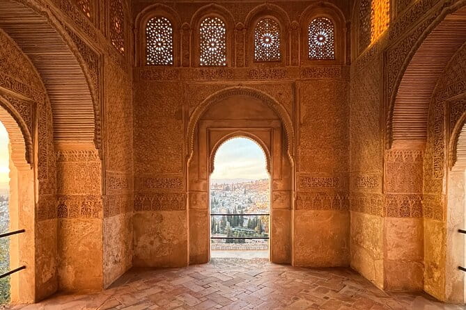 Unforgettable Alhambra Tour: group tour - FAQs