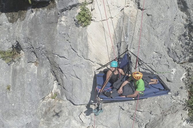 Unique Vertical Camping - Unique Vertical Camping: Sleeping on the Edge of the World