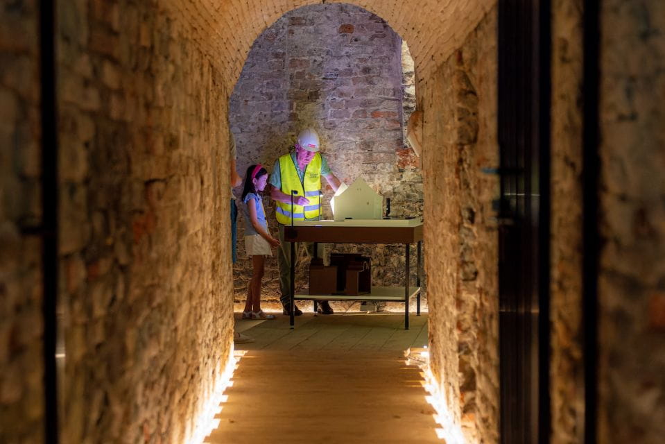 Utrecht: Lofen Palace Time Travel With Entry Ticket & Guide - Significance of the Holy Roman Empire