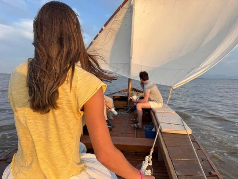 Valencia: Albufera Sunset on a sailboat with a Local Guide - The Magic of Sunset Over the Lagoon