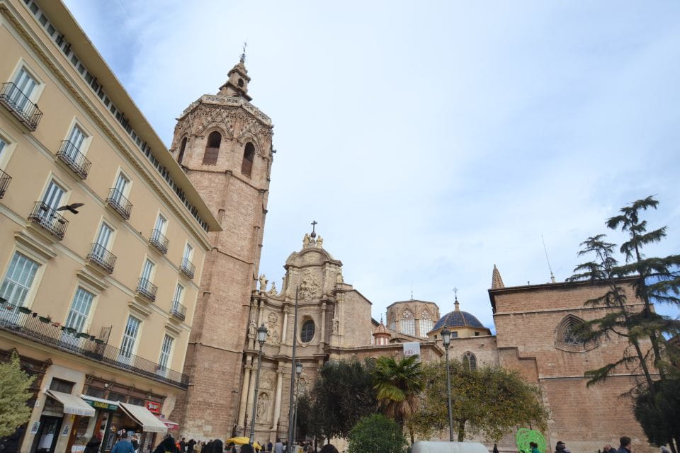 Valencia: Cathedral, St Nicholas, and Lonja De La Seda Tour - Tour Experience