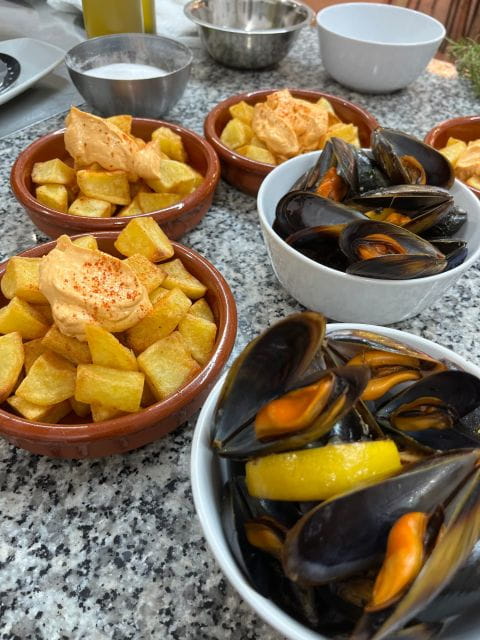 Valencia: Evening Guided Paella Workshop, Tapas, and Drinks - Tapas Selection