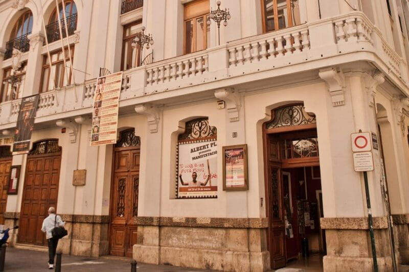 Valencia: Flamenco Show TEATRE TABLAO FLAMENCO in Teatro Talia - Who Would Love This Experience?