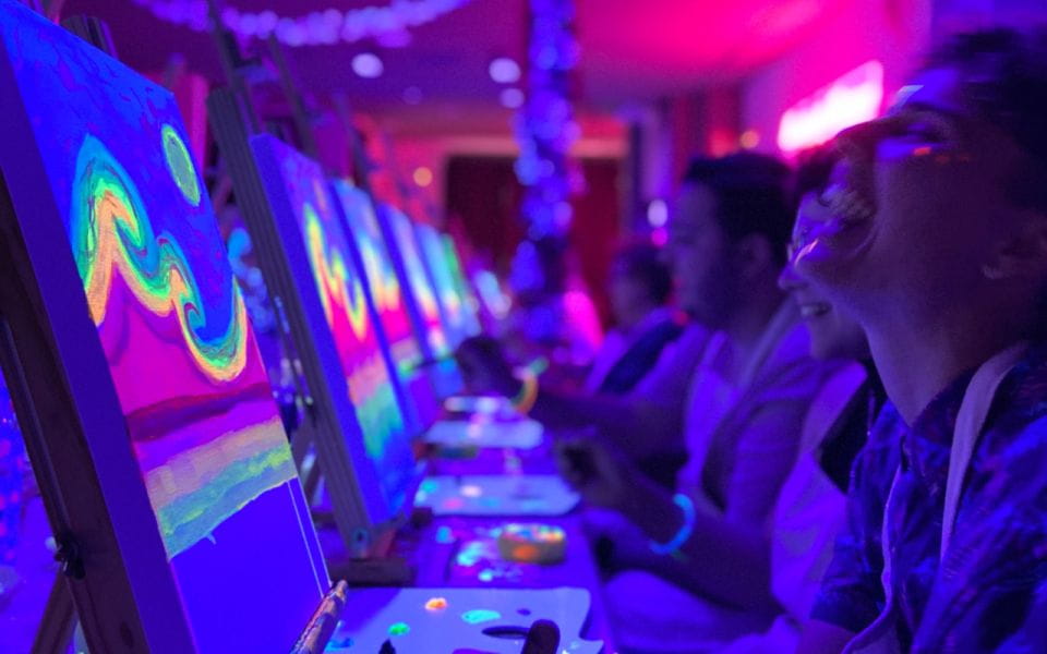 Valencia: Fluorescent Painting Workshop and Wine - Participant Guidelines