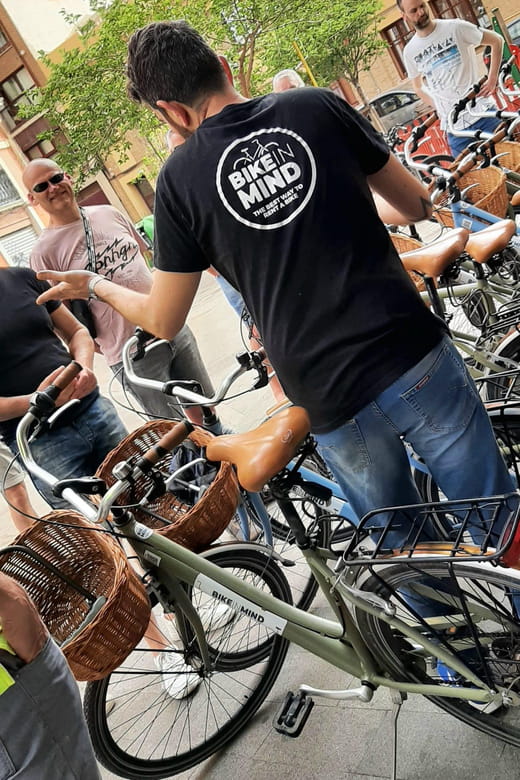 Valencia: Highlights City Tour by Bike with Local Guide - FAQ