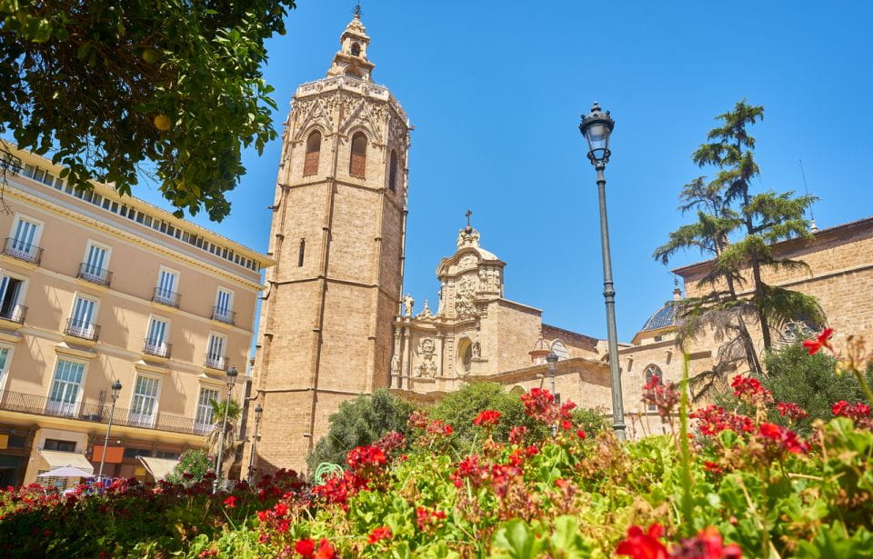 Valencia: Historic Center Audio-Guided Tour With Earphones - Experience Highlights