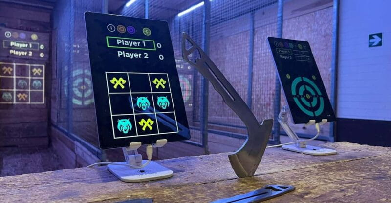 Valencia : Interactive Axe Throwing 2h - The vibe and environment: Fun, safe, and energetic