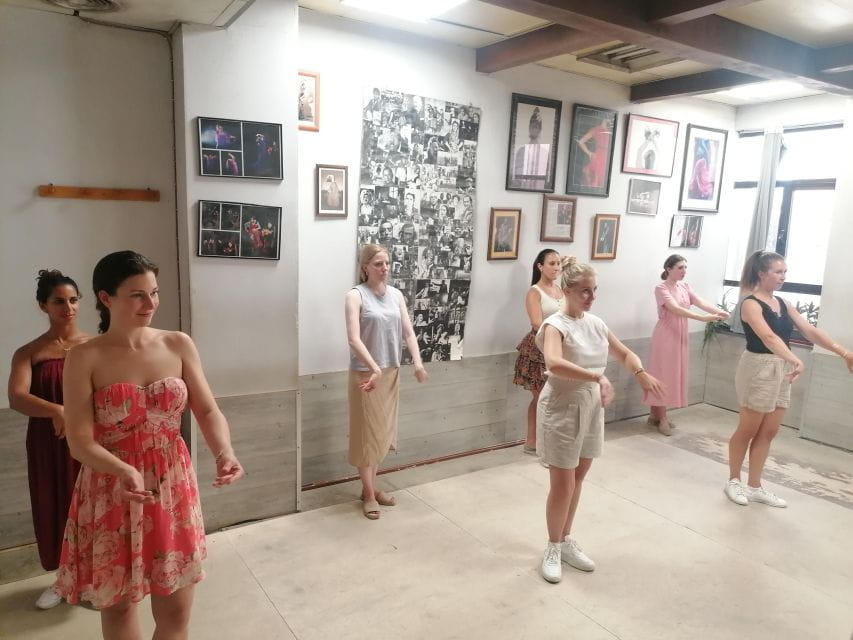 Valencia: Latin Dance & Salsa Class Experience - Key Points