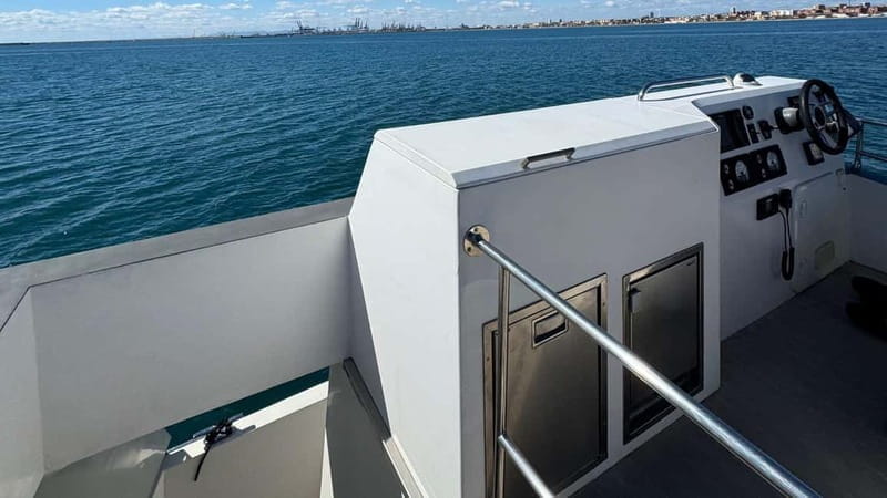 Valencia: Luxury boat ride with captain, drinks, and private bathroom - Who Will Love This Experience?