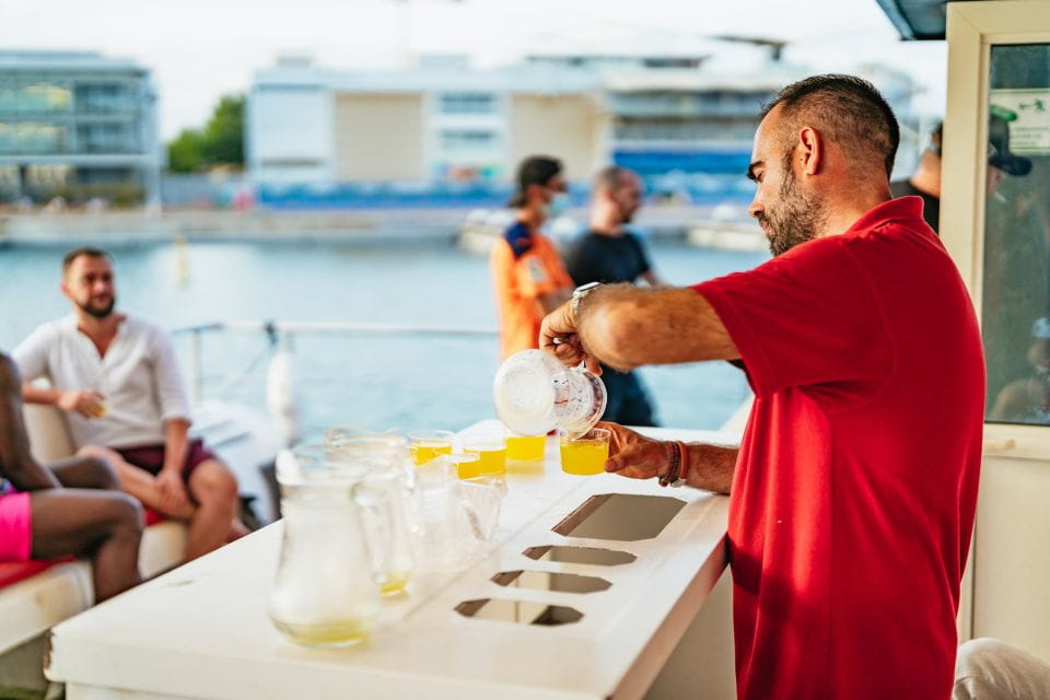 Valencia: Sunset or Daytime Catamaran Cruise With Drink - Tips for a Great Experience