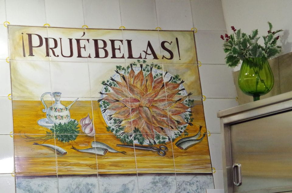 Valencia: Tapas and Sightseeing Guided Tour - Taste Authentic Local Drinks