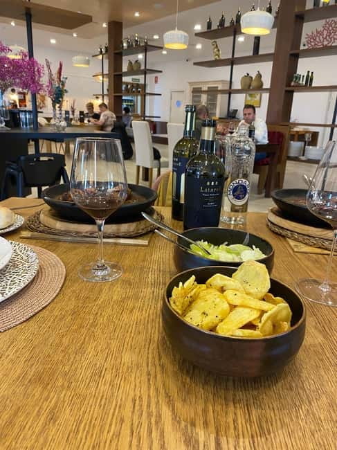 VALLADOLID: TOUR with a sommelier. Tasting of 3 wines + TAPAS. - Key points / Takeaways