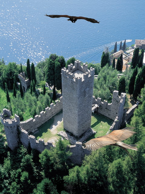 Varenna: Castello di Vezio Entry Ticket - Exploring the Gardens and Art Exhibitions