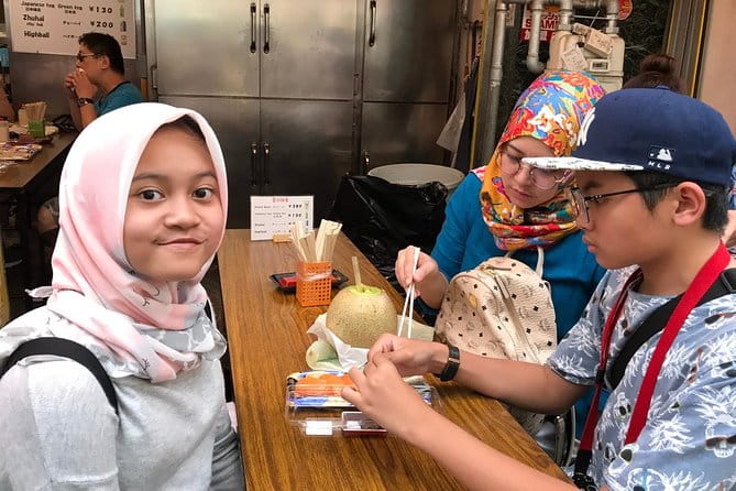 Vegetarian and Muslim Friendly Private Tour of Osaka - Halal Lunch
