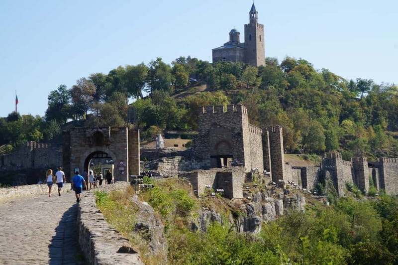 Veliko Tarnovo: City Monuments Guided Walking Tour - Discovering Veliko Tarnovo: A Walk Through Bulgaria’s Medieval Heart