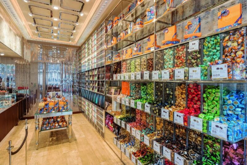 Venchi Duomo: Chocolate Tasting Experience in Florence - Purchasing and Taking Home Sweets