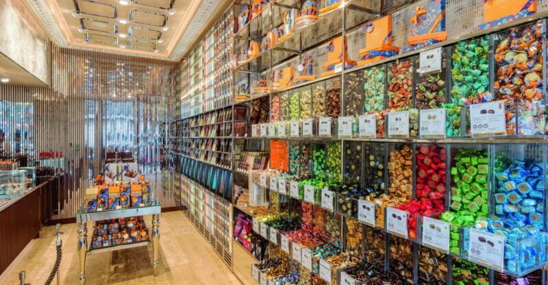 Venchi Rialto: Chocolate Tasting Experience in Venice - Shopping, Discounts, and Take-Home Treats