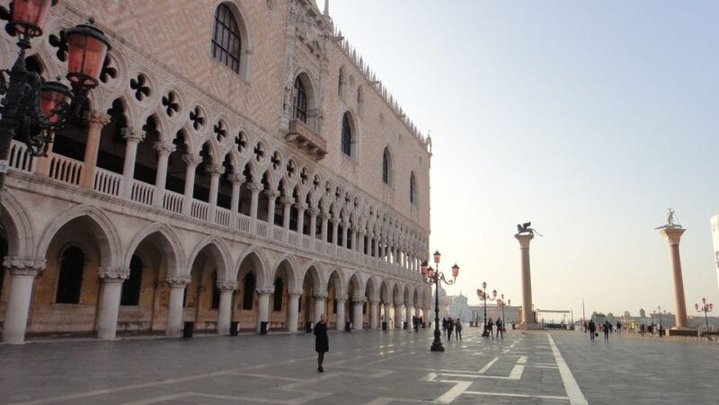 Venice: Doge's Palace, Bridge of Sighs & Prisons Guided Tour - Price and Logistics