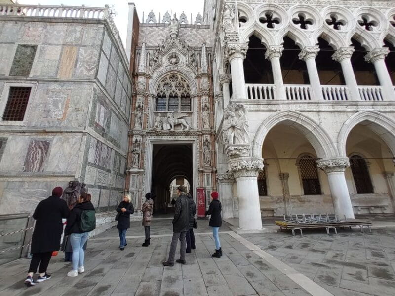 Venice: Doge's Palace Guided Tour with Optional Gondola Ride - The Optional Gondola Ride: A Romantic Touch