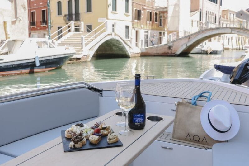 Venice: Explore Venice on Electric Boat - Exploring Venice on an Electric Boat: A Tranquil Waterway Journey