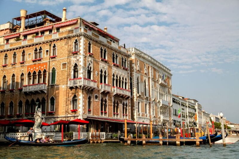Venice: Gondola Ride with Live Guide or Audio Guide - FAQ