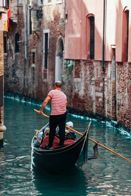 Venice: Gondola tour with live introductory commentary and audio guide - Venice Gondola Tour with Live Commentary and Audio Guide: An Authentic Ride Through the Canals