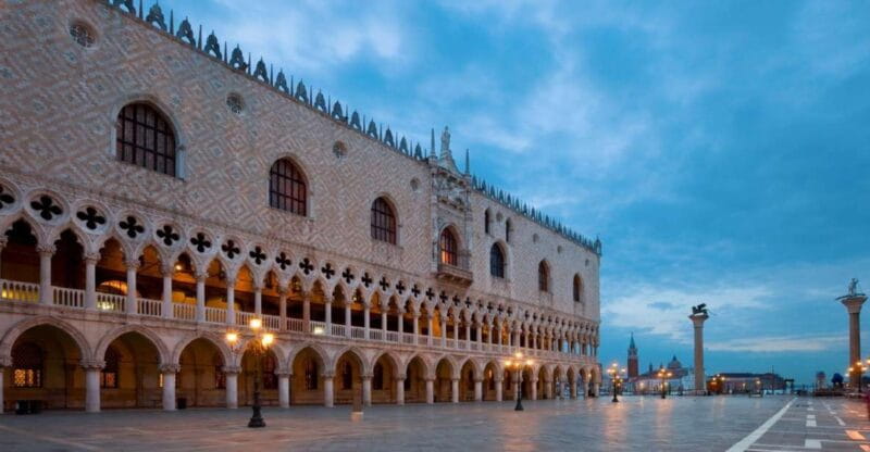 Venice: Highlights with Local Private Walking Tour & Gondola - Discovering Venice: A Private Walk and Gondola Ride Experience