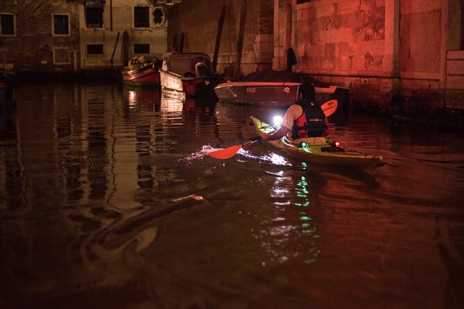 Venice: Kayak Tour in the Canals (Night + Sunset) - Itinerary Breakdown: What to Expect from Start to Finish