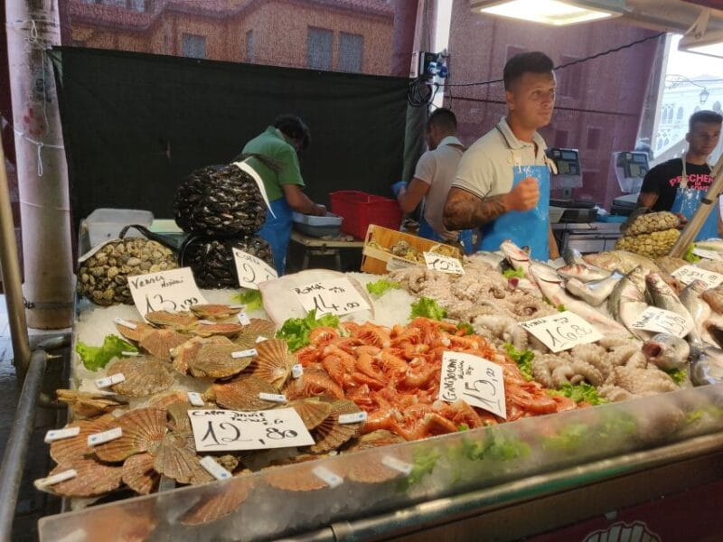 Venice: Local Fish Market With Cicchetti, Lunch, and Wine - The Rialto Fish Market: A Living Venice Landmark