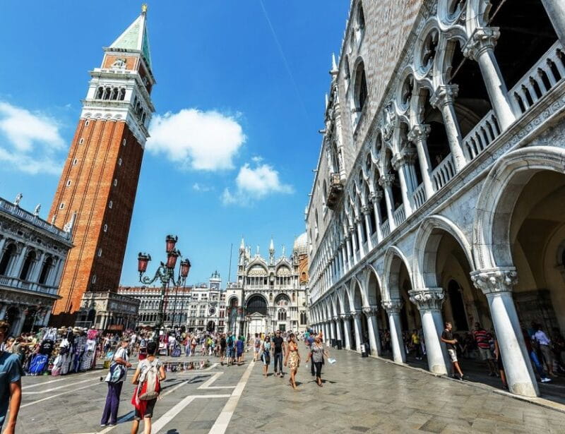 Venice, Murano, and Burano Excursion from Jesolo - Burano: Colorful Houses, Lace, and Local Flavor