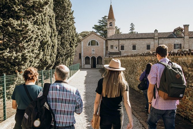 Venice: Murano & Burano Islands Half Day Tour With Wine Tasting - Exploring Murano Island