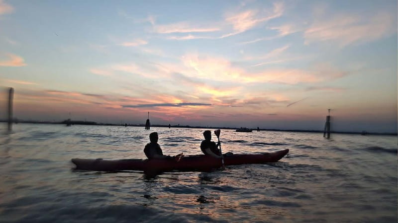 Venice: Night + Sunset Kayak Tour Kayak in the Canals - Discover Venice from a New Angle: The Sunset Kayak Experience