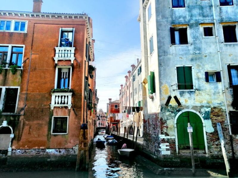 Venice: Off the Beaten Path Walking Tour - Neighborhoods and Local Life
