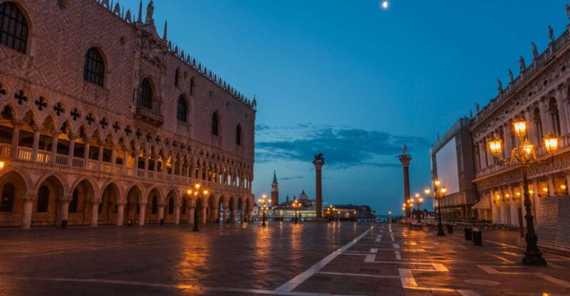 Venice: Private After Dark Tour and Gondola Ride - Experiencing Venice After Dark: An In-Depth Review