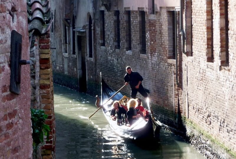 Venice: Private Grand Canal Gondola Ride from Rialto - Who Is This Experience Best Suited For?