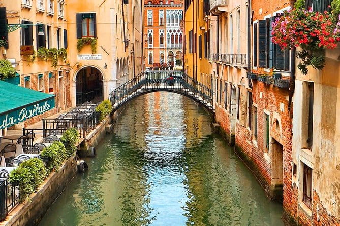 Venice Sightseeing Walking Tour with a Local Guide - A Closer Look at the Experience