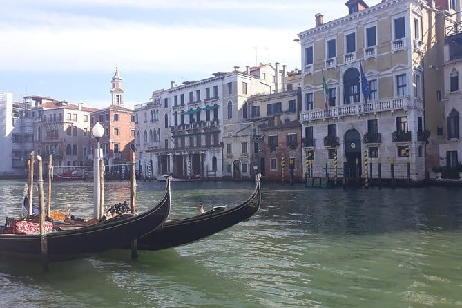 Venice Small Group Tour With Local Guide - The Value of a Guided Walk in Venice