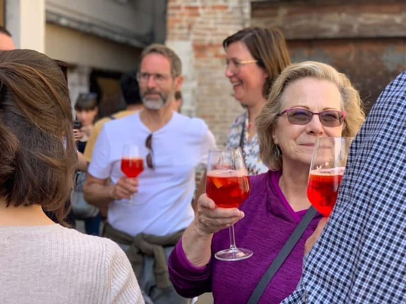 Venice: Spritz Walking Tour with 4 Spritzes and Local Tapas - Key points / Takeaways