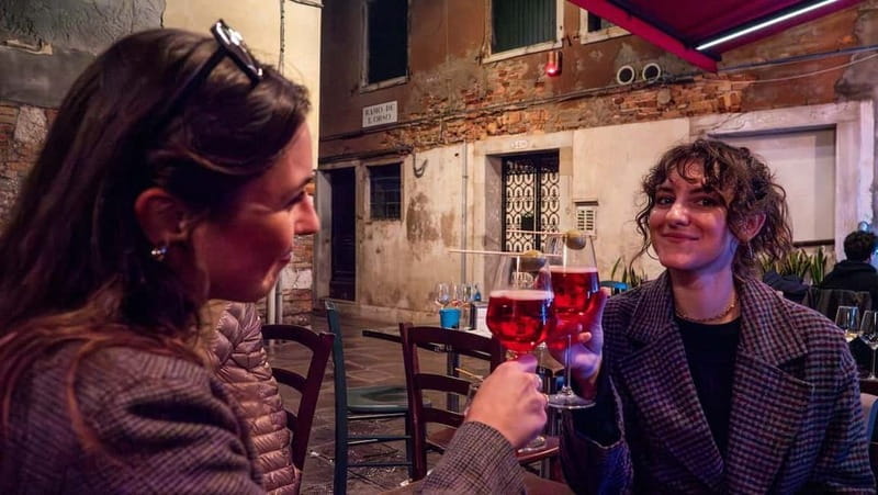 Venice: Twilight Highlights Tour with Spritz and Cicchetti - Covering the Landmarks and Hidden Treasures