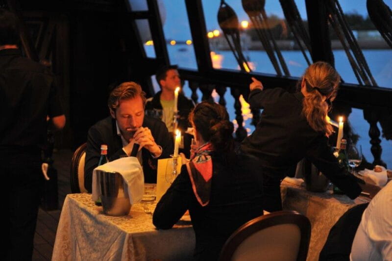 Venice: Venetian Lagoon Tour and Galleon Dinner - Arriving and Meeting Your Crew in Venice