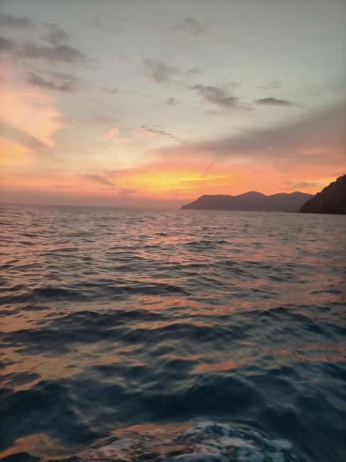 Vernazza: Cinque Terre Cruise with Sunset Aperetif Option - Sunset and Aperitif: A Romantic and Tasty Upgrade