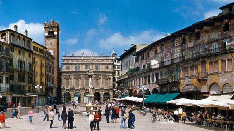 Verona Audioguide - TravelMate app for your smartphone - Entering Verona’s Historic Heart