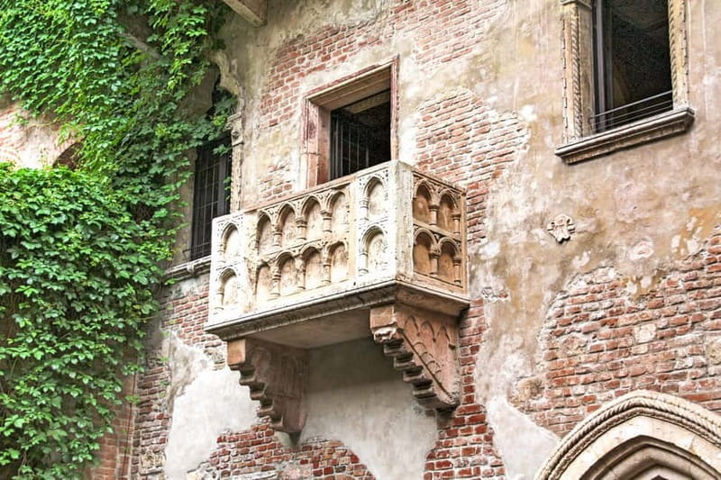 Verona: City Card with Arena Priority Entrance - Museum Hopping and Architectural Gems