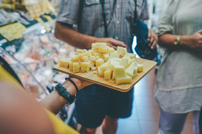 Verona Food & Wine Walking Tour in Small-group - Piazza Bra Exploration