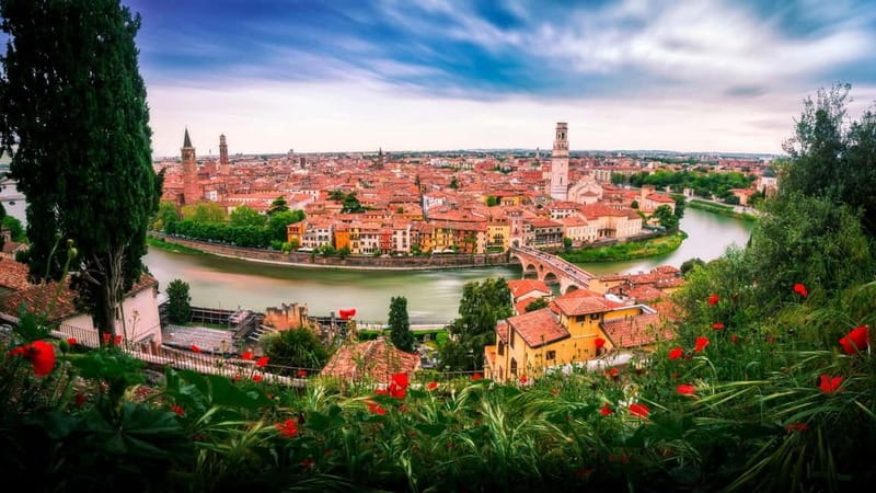 Verona Private Walking Tour: Romance, History & Hidden Gems - Marveling at Verona’s Architectural Gems